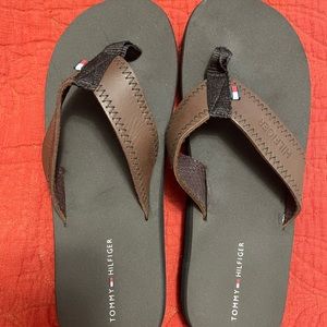 New Tommy Hilfiger Brown Flip Flops💖